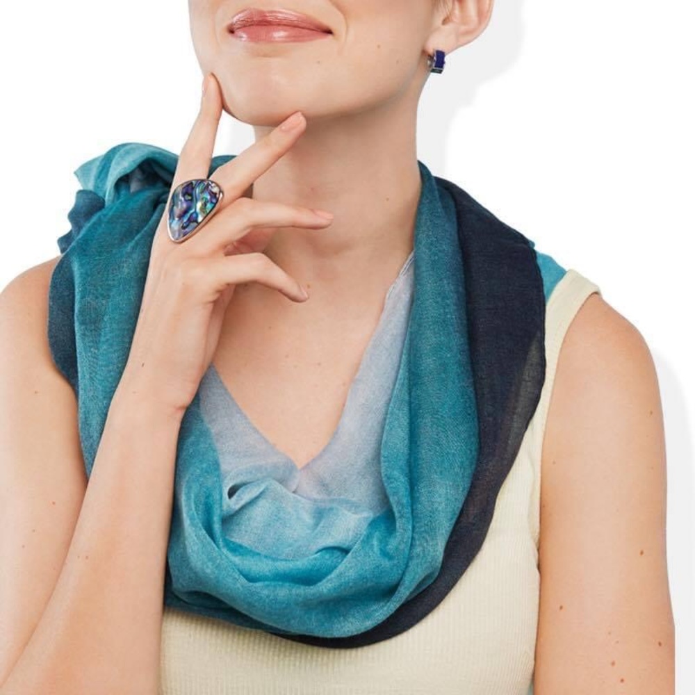 🎈3 for $14🎈Tocara infinity scarf ombré teal and blue.